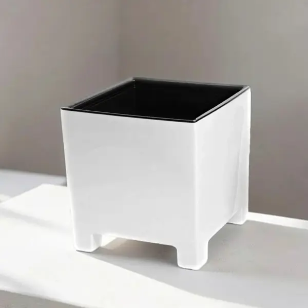 Кашпо Evergreen Design Нард 17x19x19 см v5.5 л пластик белый