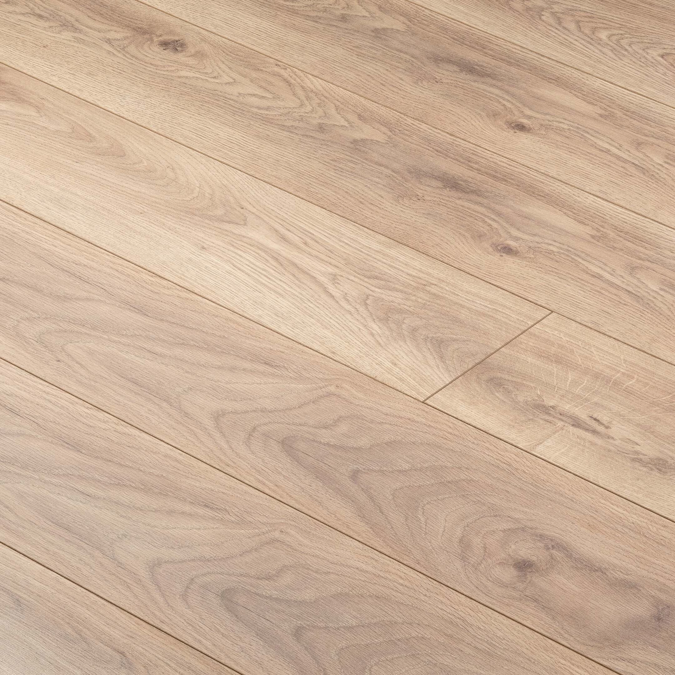 Ламинат 33 класс Ultradecor Expert Choice дуб хейбридж 1285х192х8 мм 2,22 кв.м с фаской