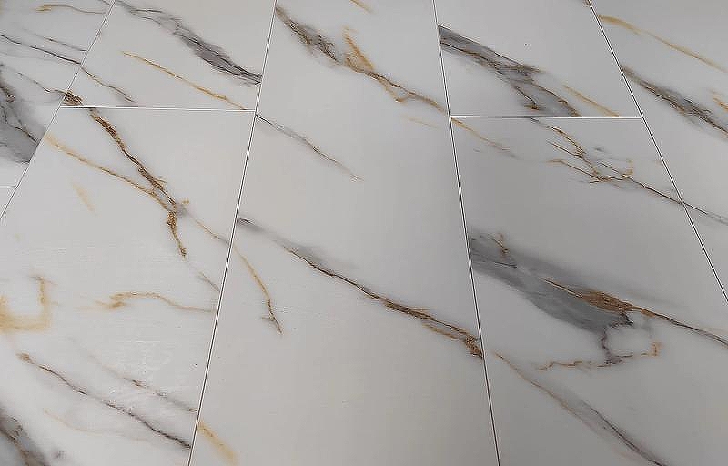 Виниловый ламинат Stone Floor MSPC Big Stone DC833 MР Бело-золотой мрамор 1220х234х8 мм